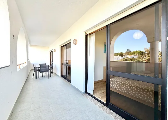 Cv - With Pool And 200 Meters From Appartement Porches (Algarve)