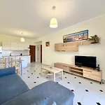 Cv - With Pool And 200 Meters From Apartmán *