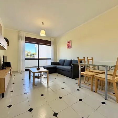 Apartament Cv - With Pool And 200 Meters From