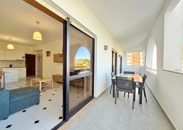 Cv - With Pool And 200 Meters From