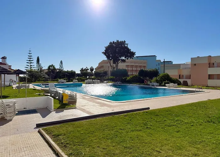 Cv - With Pool And 200 Meters From Apartament *