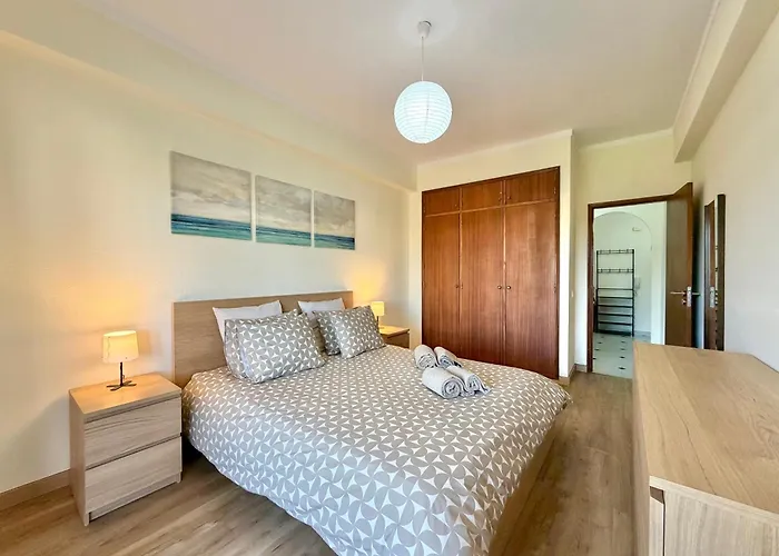 Cv - With Pool And 200 Meters From