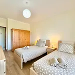Cv - With Pool And 200 Meters From * 포르체스