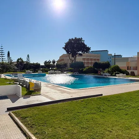 Cv - With Pool And 200 Meters From 아파트 *